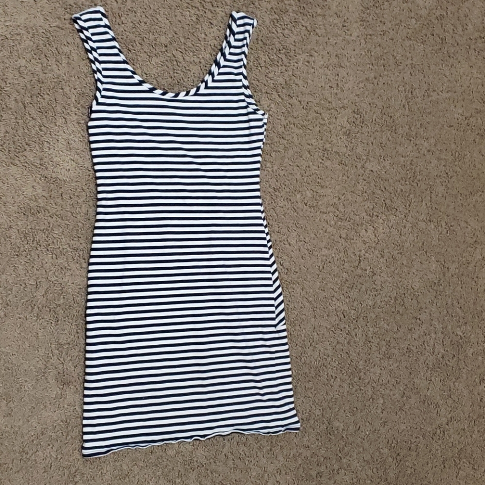Dress - Picture 2 of 4